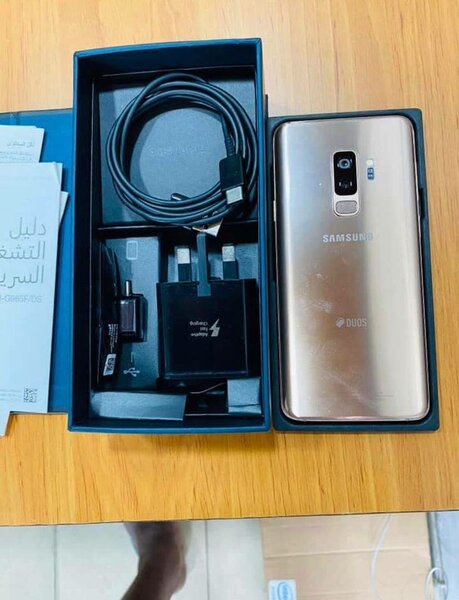 Smartphone Samsung avec accessoires