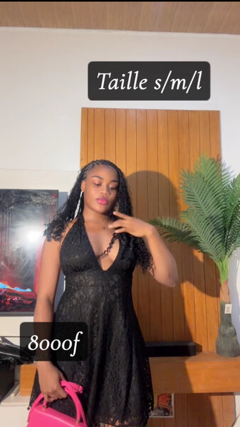 Robe en dentelle noire élégante