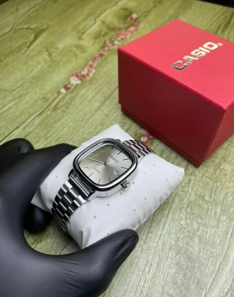 Montre Casio Classique en Acier