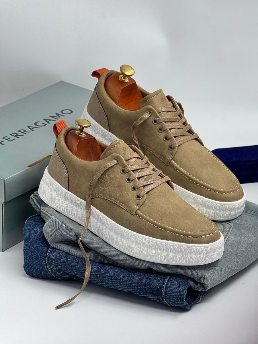 TIMBERLAND BEIGE AND WHITE