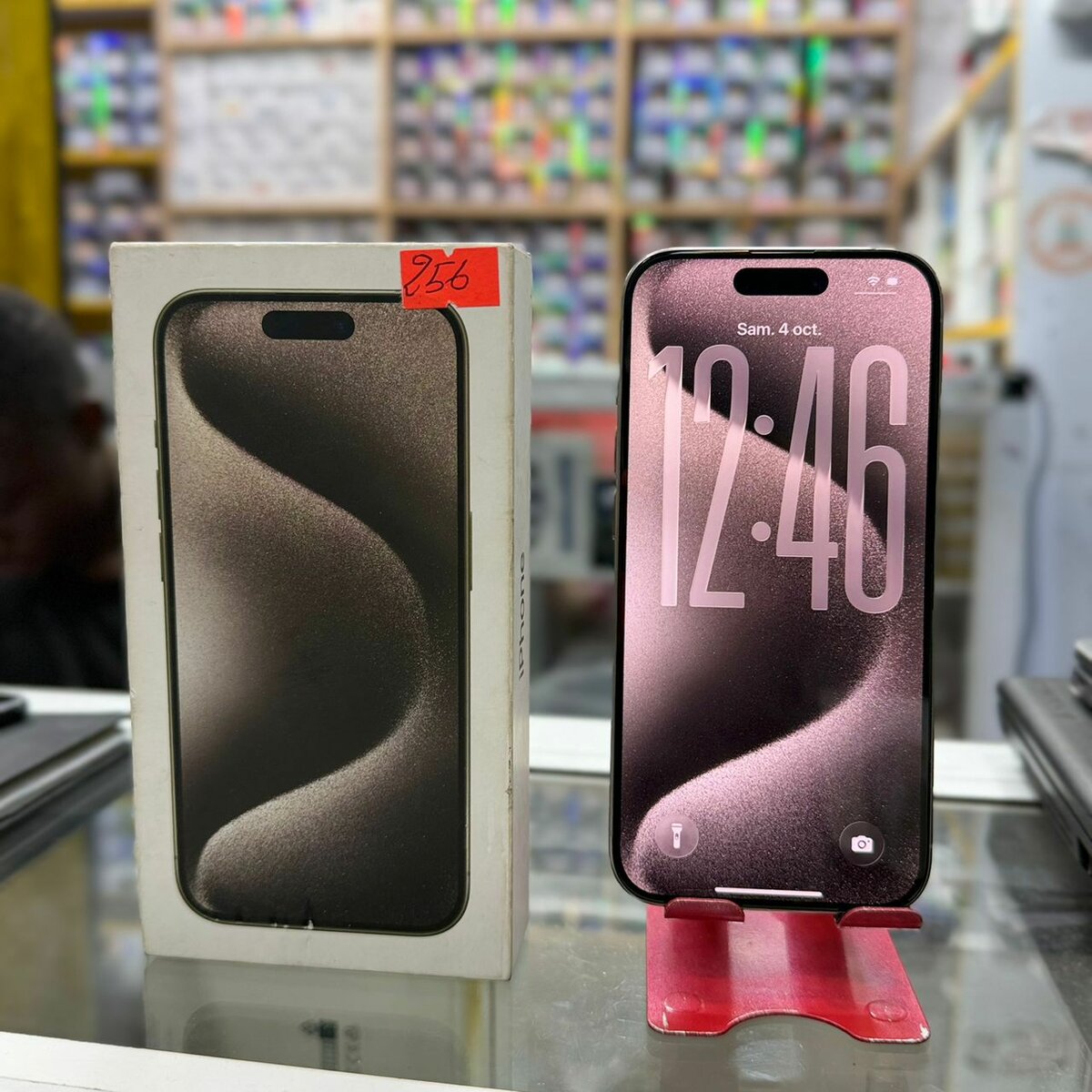 15 pro 256Go avec son carton t