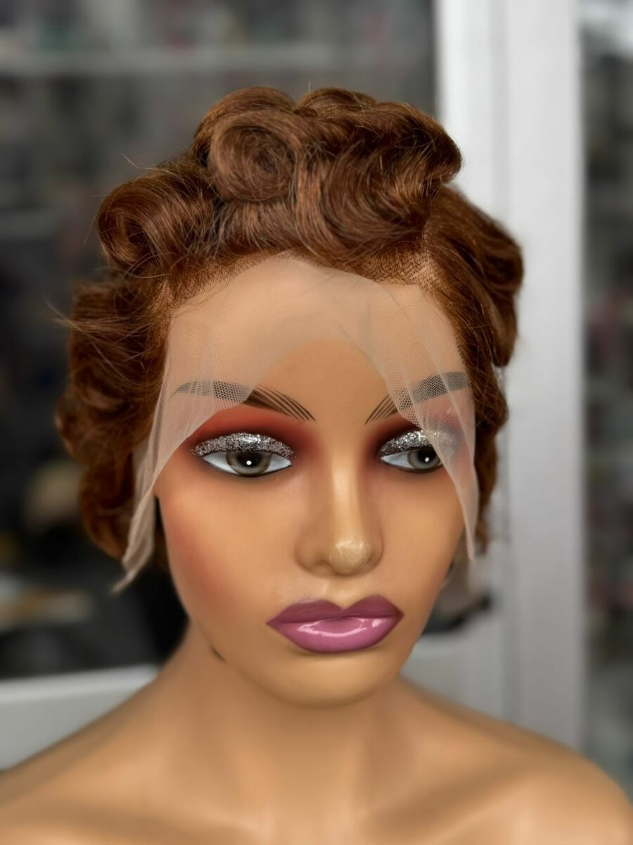 Perruque en dentelle bouclée rousse