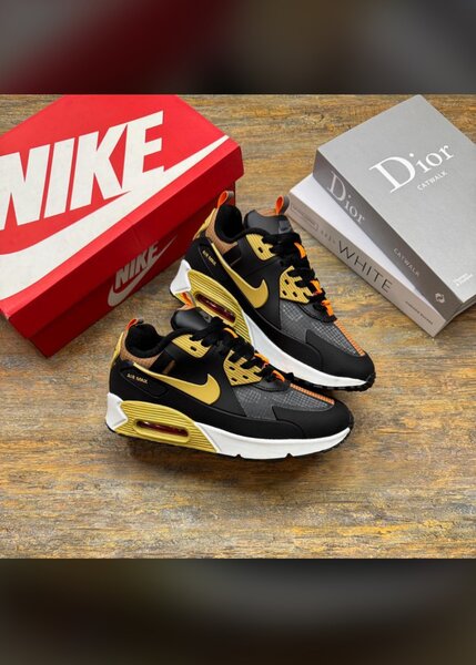 Nike Air Max 90 Sneakers