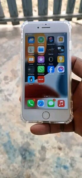 iPhone avec coque transparente