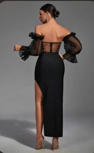 Robe élégante noire avec manches