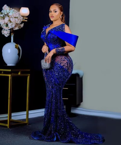 Robe de soirée en dentelle bleue