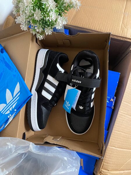 Adidas Forum sneakers