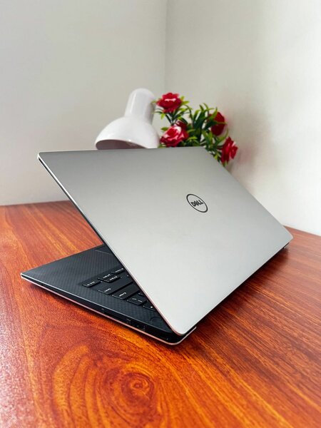 DELL XPS 9350 CORE I5 256GB 8GB