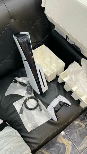 PlayStation 5 Slim + 1 manette