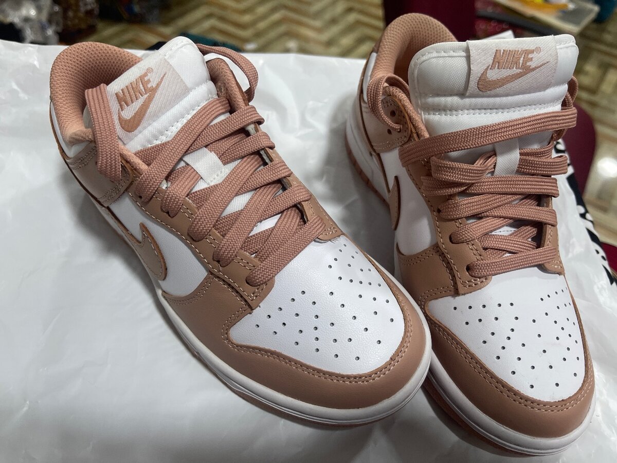 Nike low dunks. Original