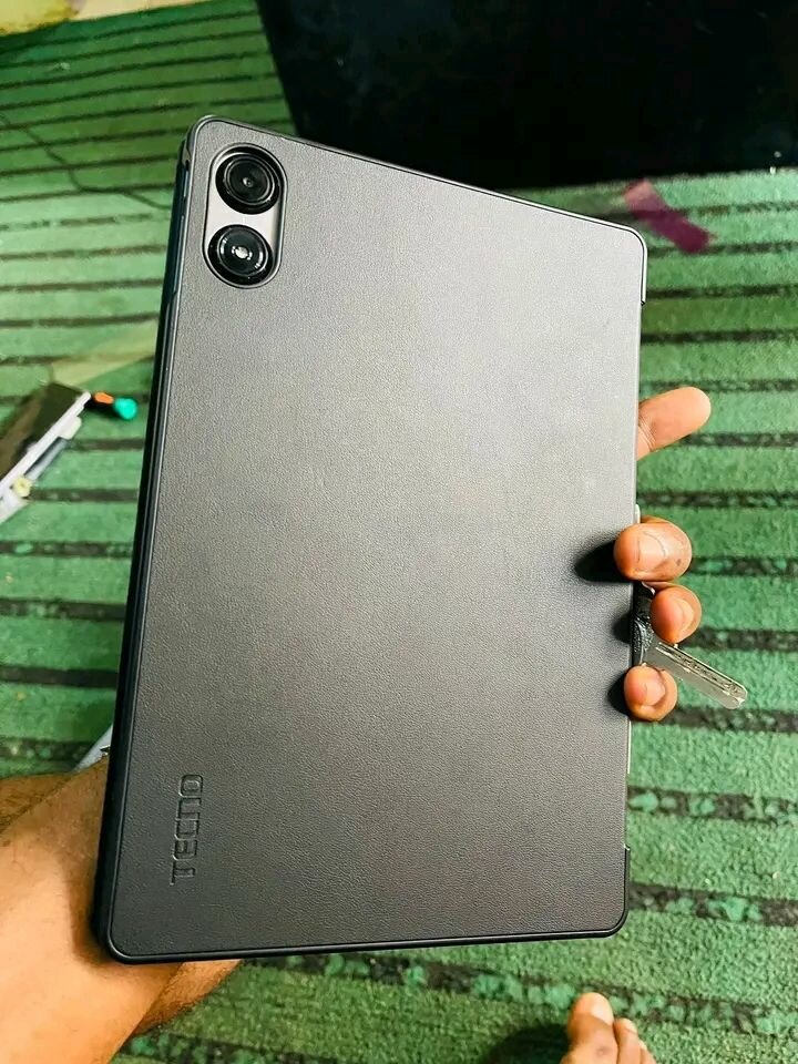 Tablette TECNO moderne