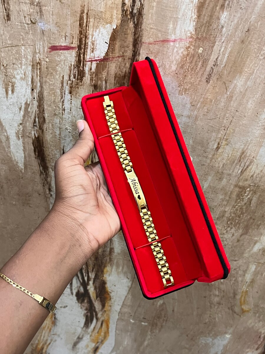 Elegant Gold Bracelet