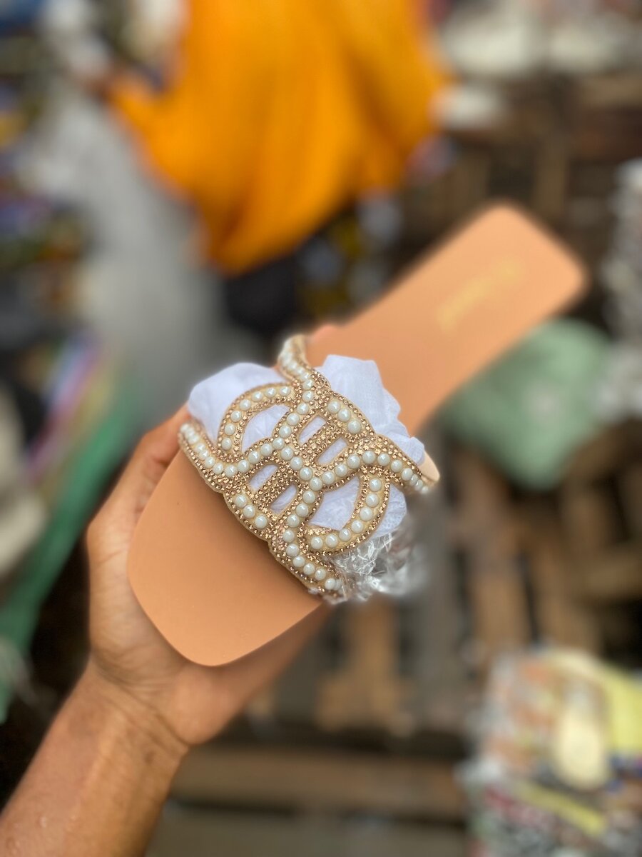 Chaussons élégants strassés