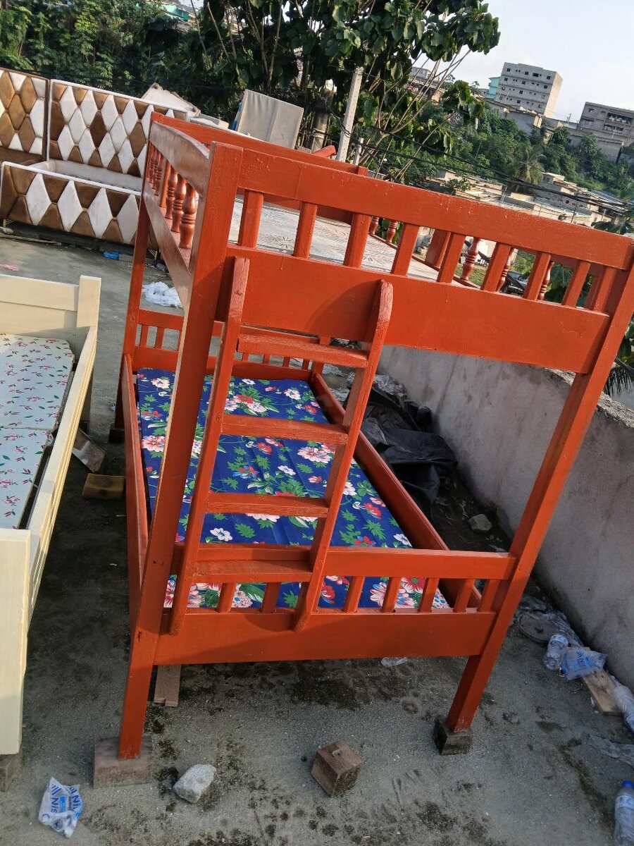 Lit superposé en bois rouge 1p