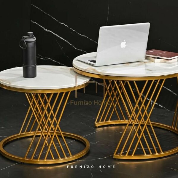 Tables basses en marbre dorées