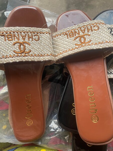 Tongs élégants pour femmes