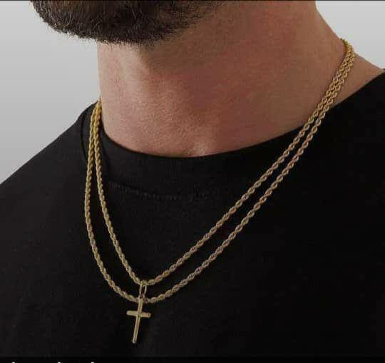Collier en or avec pendentif croix