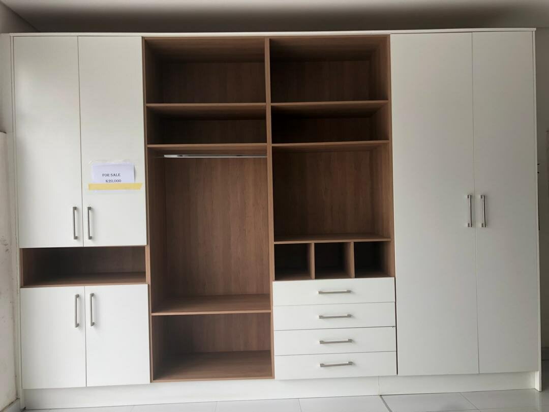 Wardrobe unit