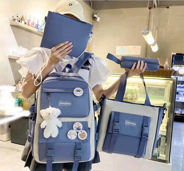 Ensemble de sacs scolaires colorés