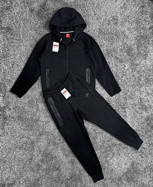 Nike tech