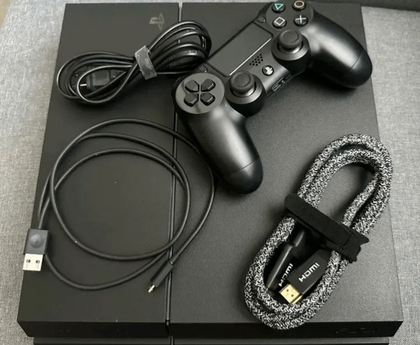 Console Sony PS4 avec accessoires