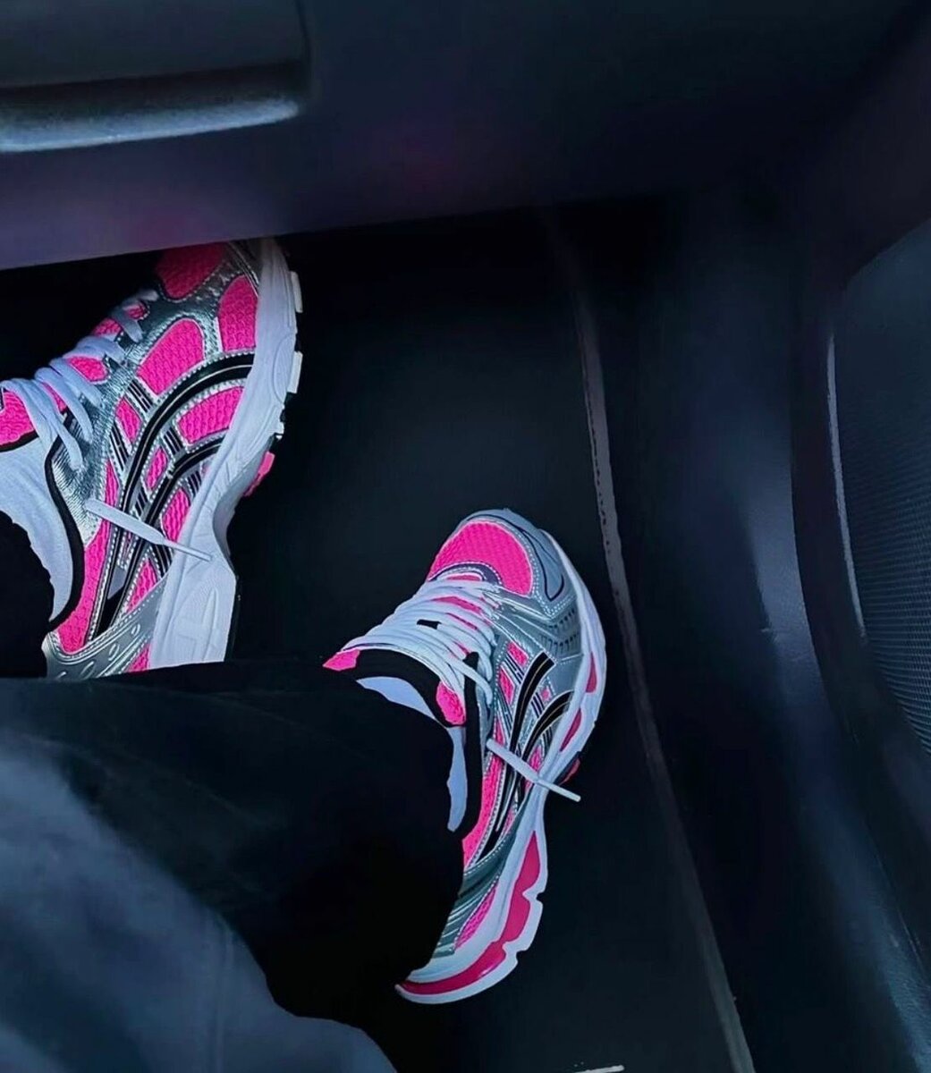 Baskets running roses