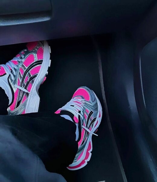 Baskets running roses