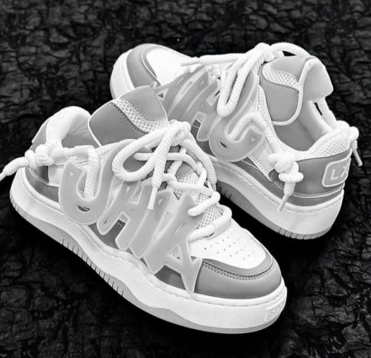 Vêtements, également des chaussures