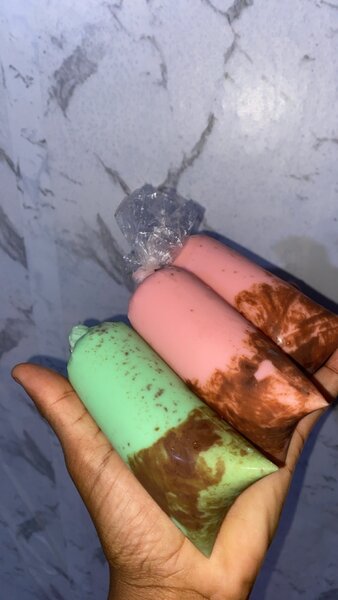 15Glaces artisanales colorées