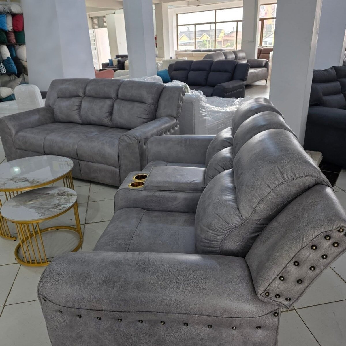 Canapé moderne en cuir gris