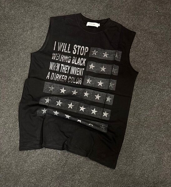 Débardeur noir étoilé