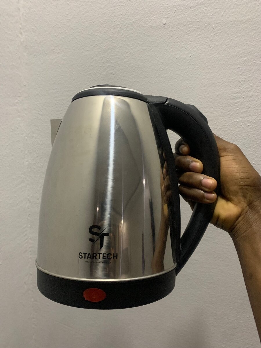 Bouilloire électrique Startech 1,8L