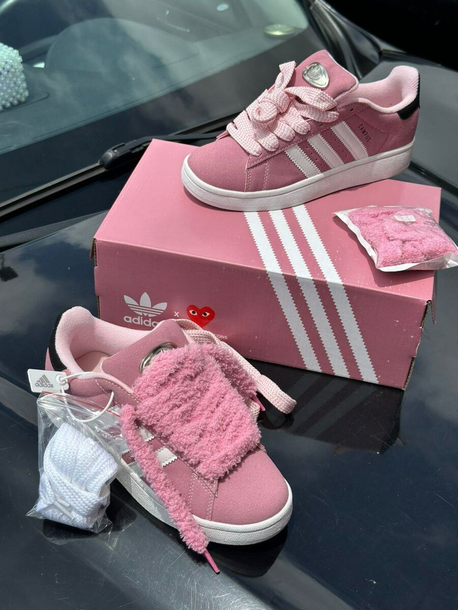 Baskets roses en daim élégantes