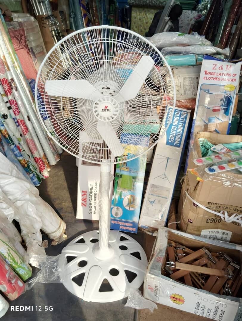 Ventilateur sur pied réglable