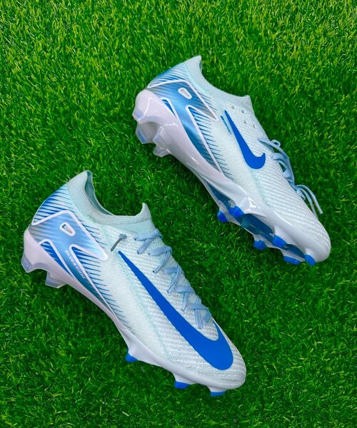 Soccer boots