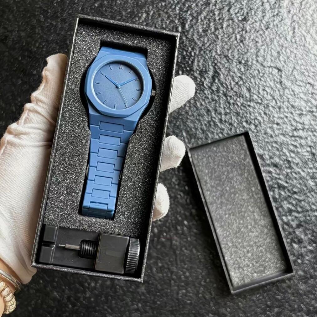 Montre Bleu Minimaliste