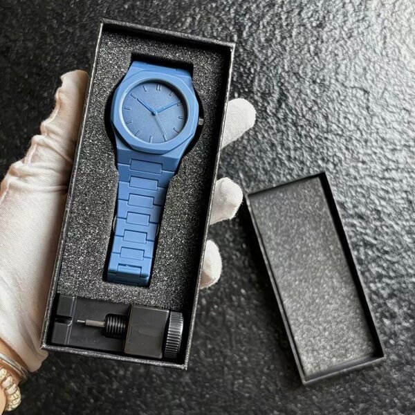 Montre Bleu Minimaliste