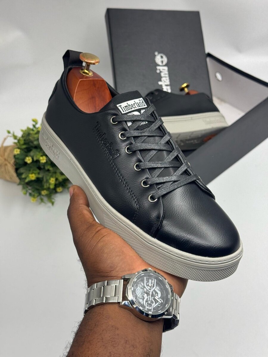 TIMBERLAND BLACK AND GREY