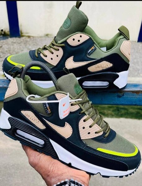 Baskets Air Max Vert et Beige