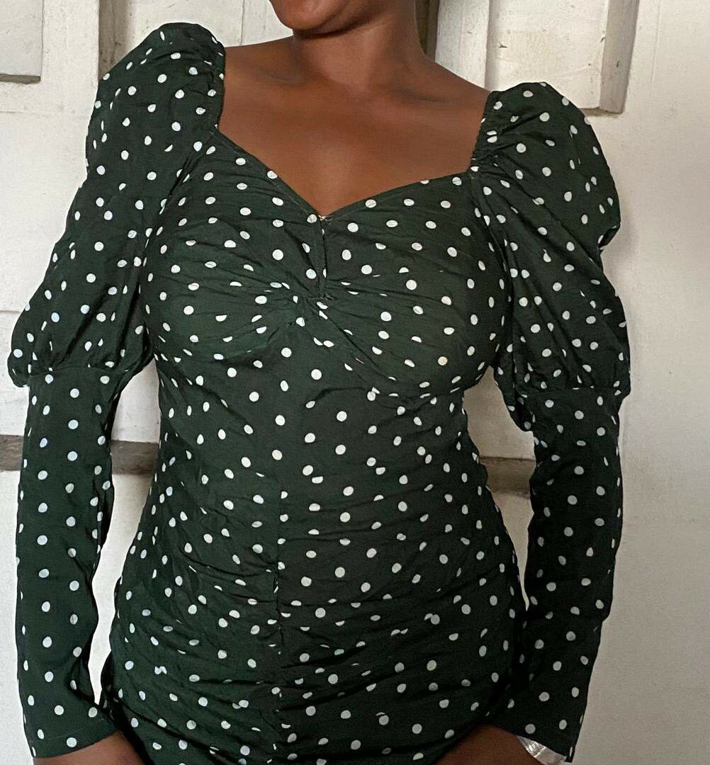 Robe Verte à Pois Élégante