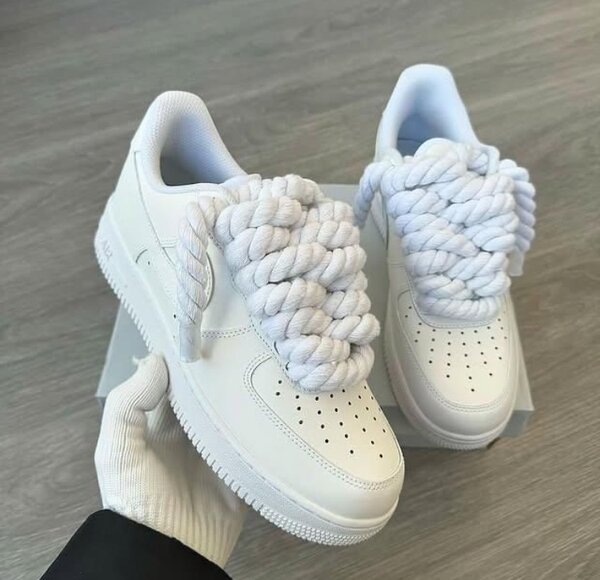 Baskets blanches à lacets épais