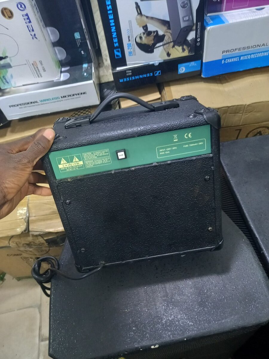 Compact Guitar Amplifier