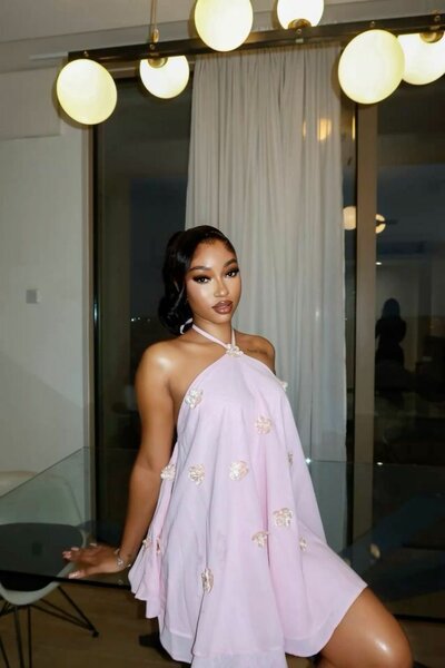 Robe Rose Évasée Élégante