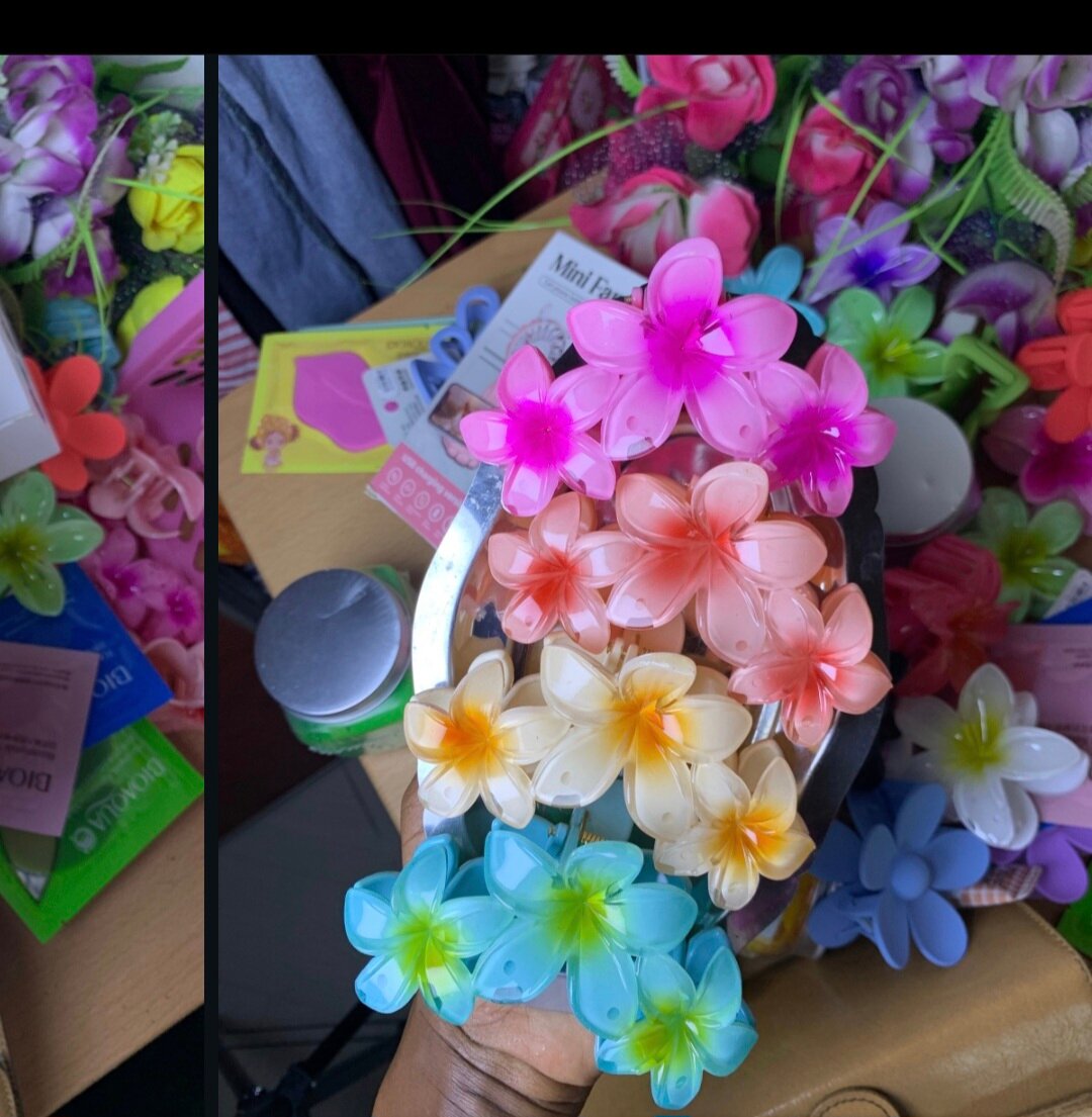 Pince à cheveux fleur colorée