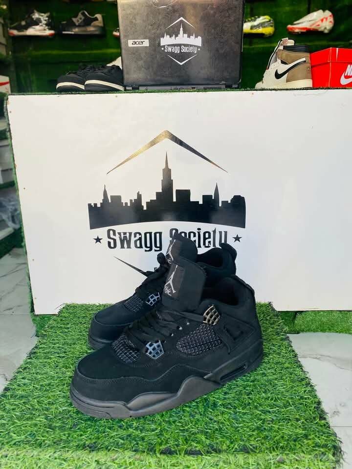 AIR JORDAN 4