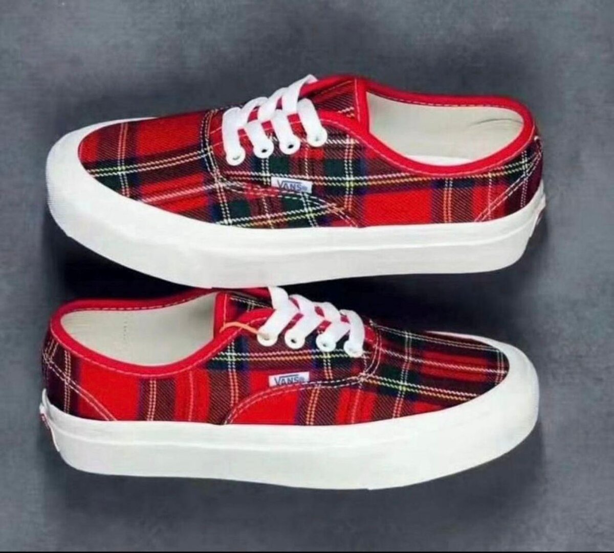 Baskets écossaises rouges