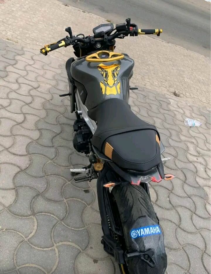 Yamaha MT-09 personnalisée