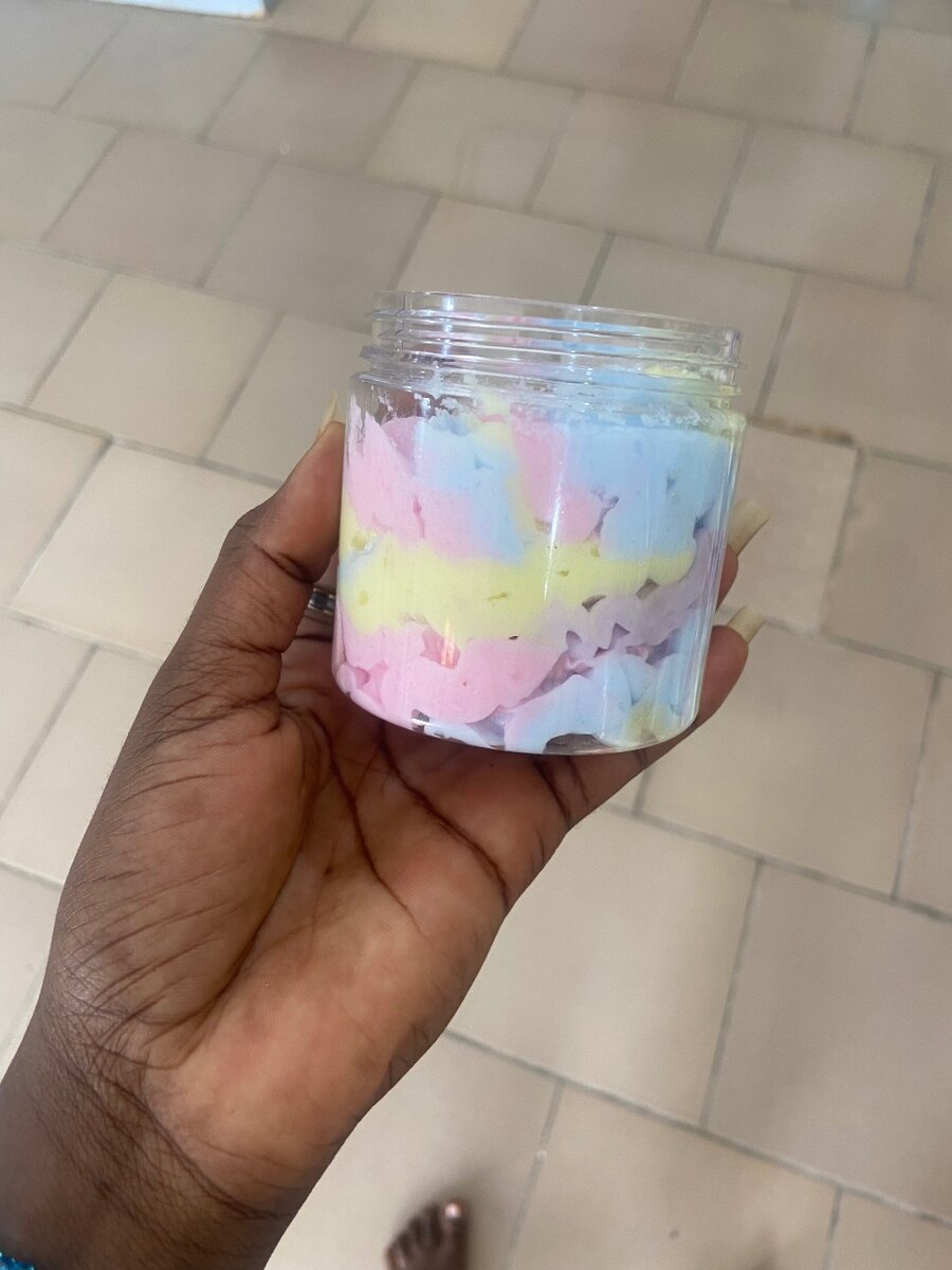 Mousse corporelle arc-en-ciel