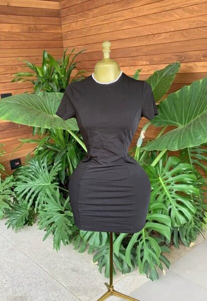 Robe moulante noire élégante