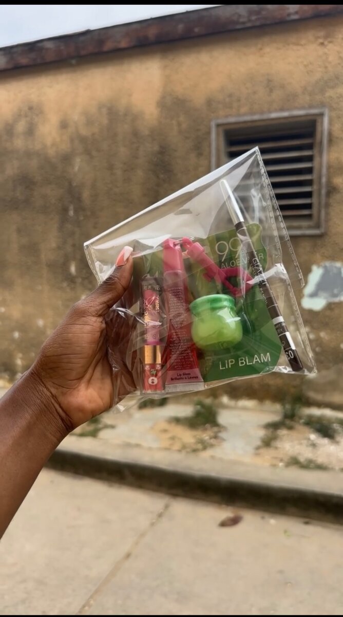 Ensemble de Baumes à Lèvres